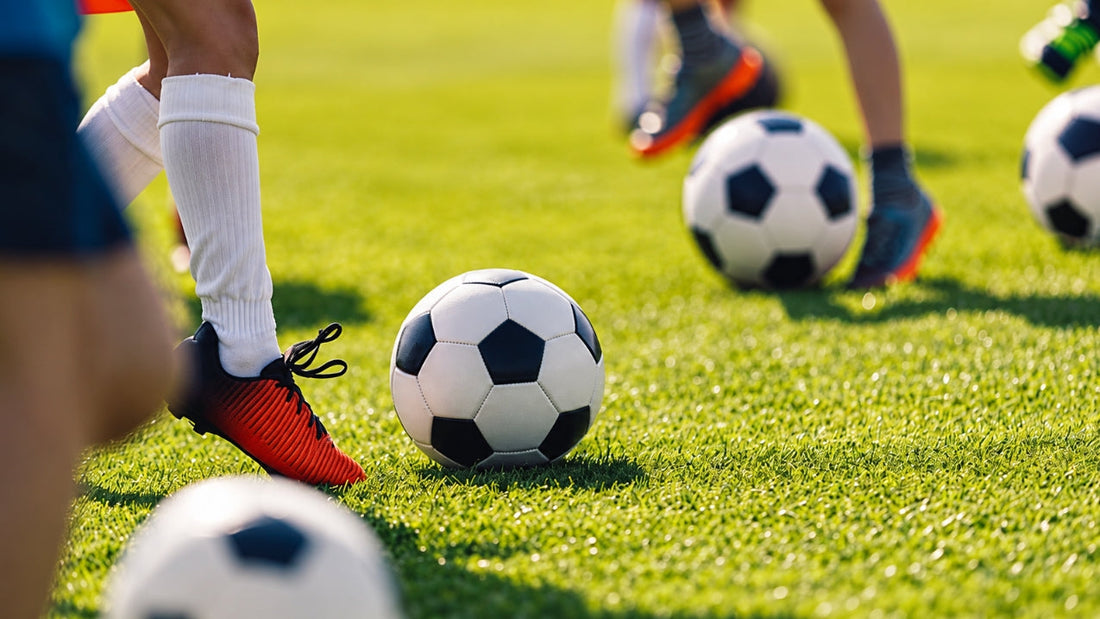 Chuteira Society ou Futsal? Entenda as Diferenças e Saiba Qual Escolher