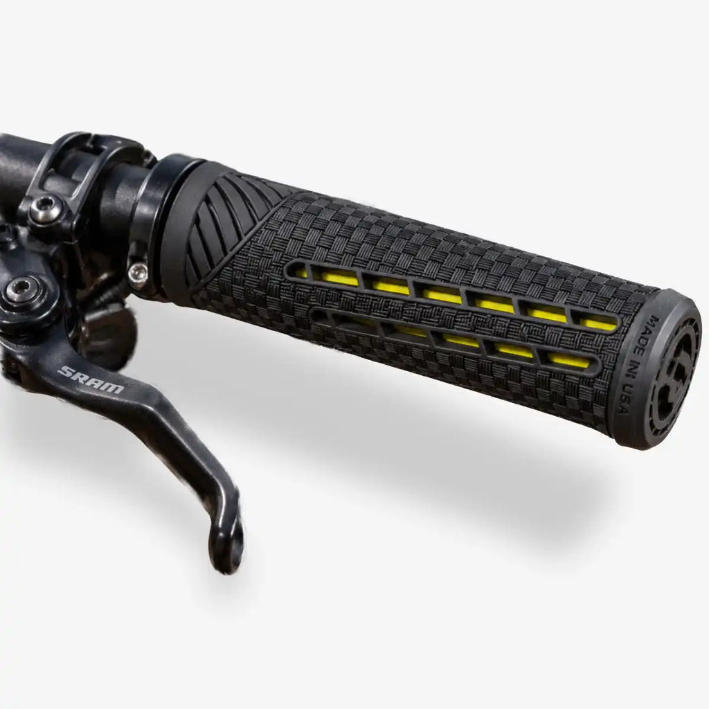 Manopla_Odi_CF_Grips_V2.1_Lock_on_ Preto_e_Amarelo