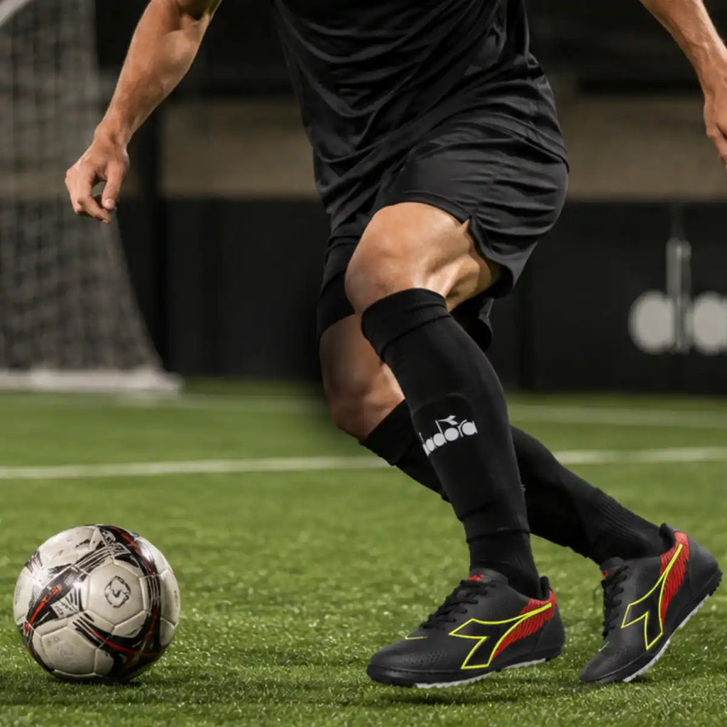 Chuteira_Society_Mondiale_Diadora_Preto