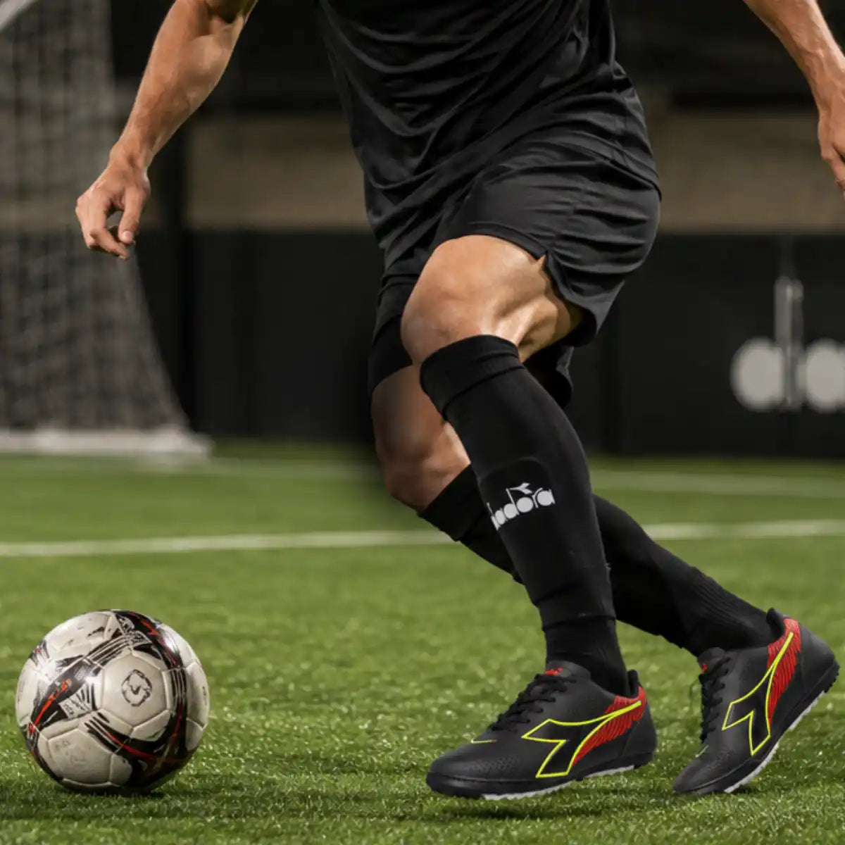 Chuteira_Society_Mondiale_Diadora_Preto