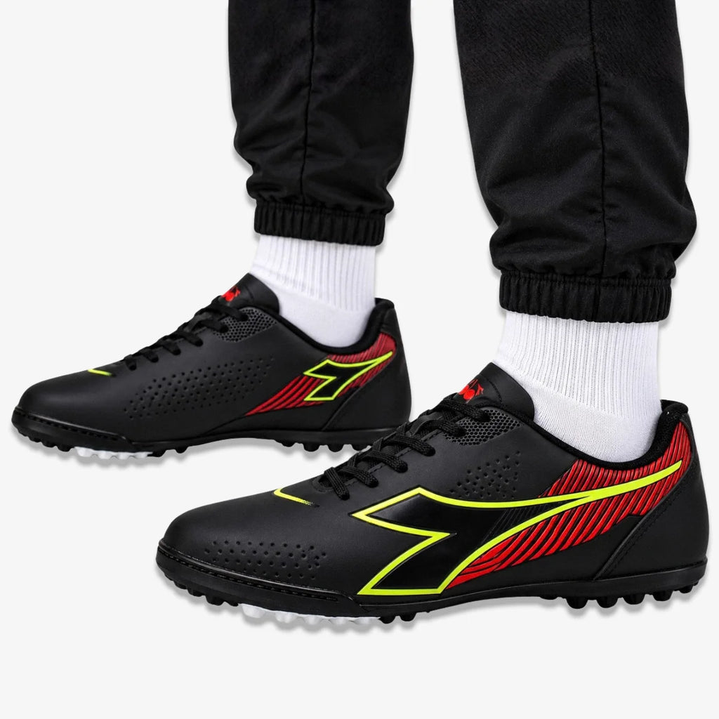 Chuteira de Society Diadora Mondiale Preto