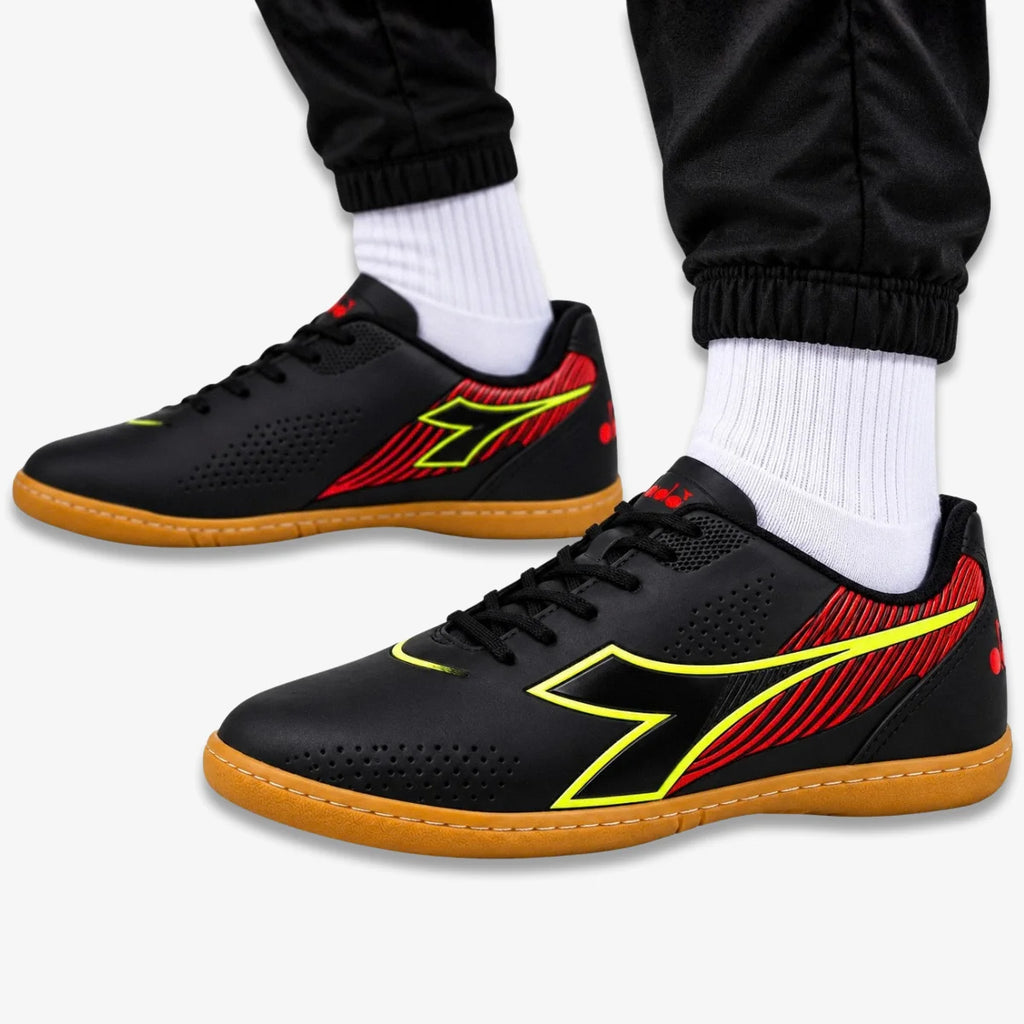 Chuteira_Futsal_Mondiale_Diadora_Preta
